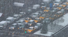 Thumbnail Heavy Park Avenue trafiic in snowstorm, NYC