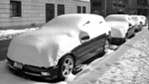 Thumbnail Snow-covered cars in NYC street