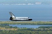 Thumbnail Space Shuttle final approach to Kennedy Space Center , 2002