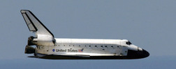 Thumbnail Space Shuttle Atlantis glides to Earth